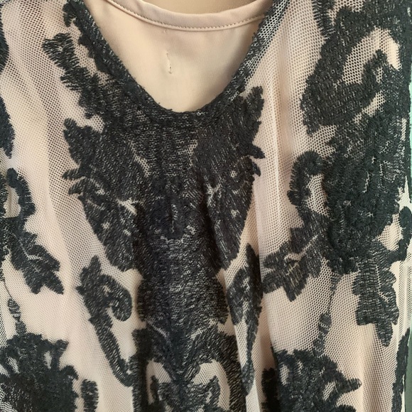 For love and lemons embroidered dress - Picture 4 of 7